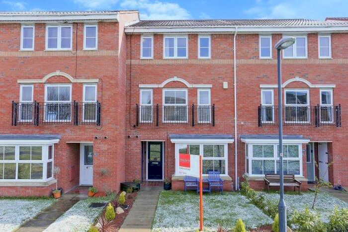 5 Bedroom Town House To Rent In Armstrong Way, York, YO30