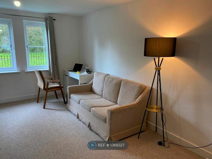 2 Bedroom Flat To Rent In Chippenham, Chippenham, SN14