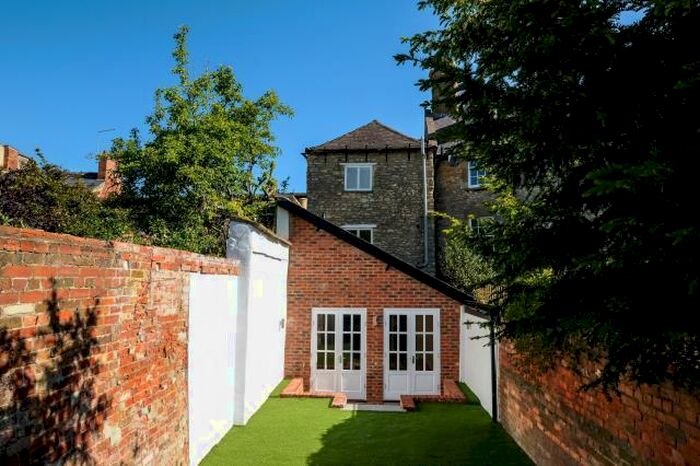 4 Bedroom Town House To Rent In Woodstock, Oxfordshire, OX20