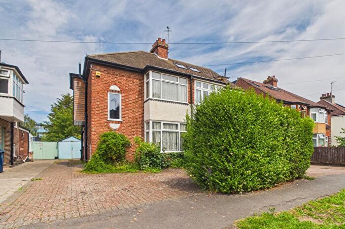 3 Bedroom Semi-Detached House For Sale In Lovell Road, Cambridge, CB4