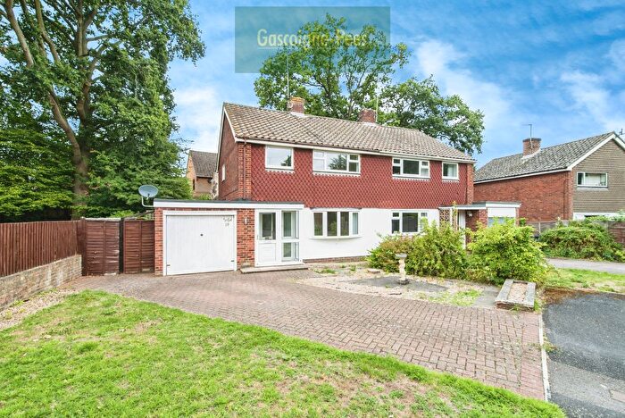 3 Bedroom Property To Rent In Carleton Close, Hook, RG27