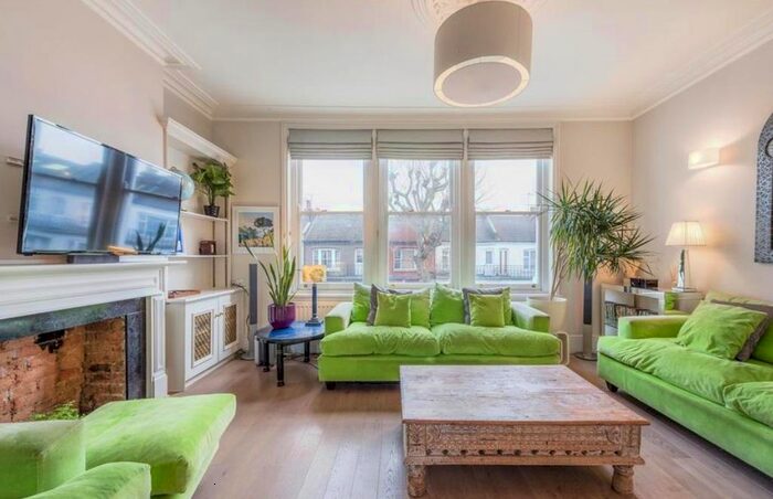 2 Bedroom Flat To Rent In Montagu Square, Marylebone, London, W1H