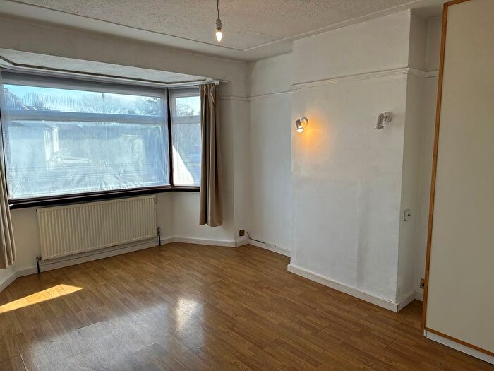 1 Bedroom Flat To Rent In The Vale, London, NW11