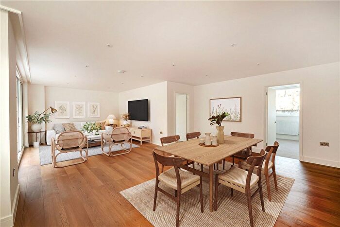 3 Bedroom Flat To Rent In William Mews, Belgravia, London, SW1X