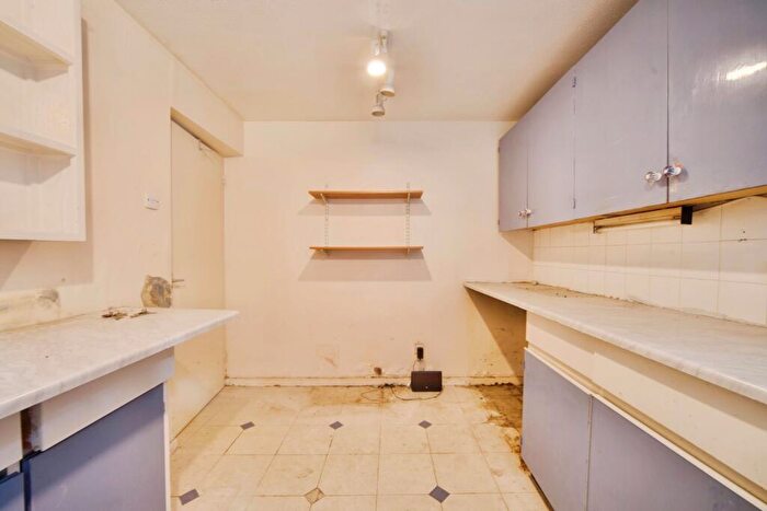 1 Bedroom Flat For Sale In Nether Street, London, N3