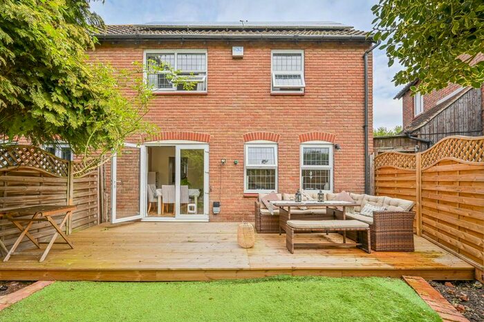 2 Bedroom Semi-detached House For Sale In Broadgate Road, Beckton, London, E16