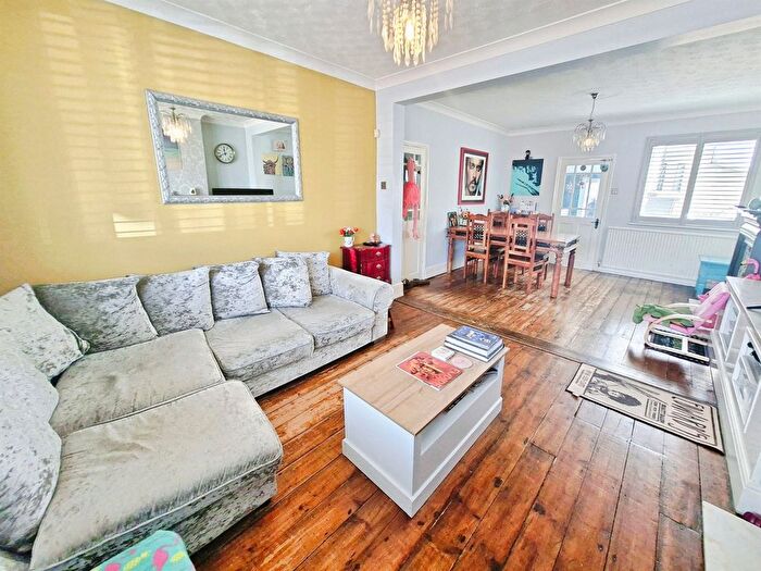 4 Bedroom Link Detached House For Sale In London Road, Peterborough, PE2