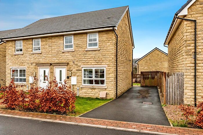 3 Bedroom Semi-Detached House For Sale In Weavers Avenue, Huddersfield, HD7