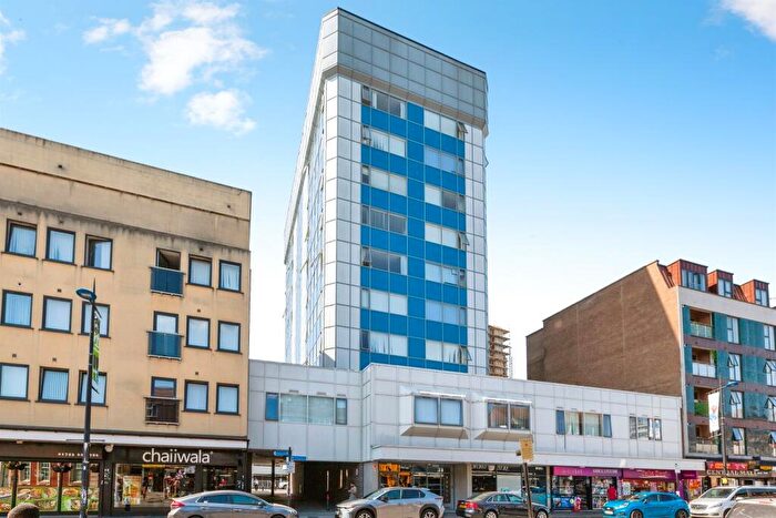 Studio For Sale In High Street, Slough, SL1