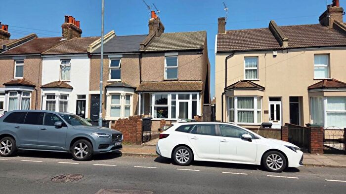 3 Bedroom End Of Terrace House For Sale In St. Vincents Road, Dartford, DA1