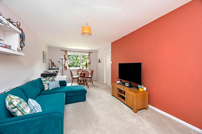 1 Bedroom Flat For Sale In Gilligan Close, Horsham, RH12