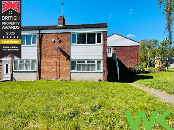 2 Bedroom Maisonette For Sale In Whittington Close, West Bromwich, B71
