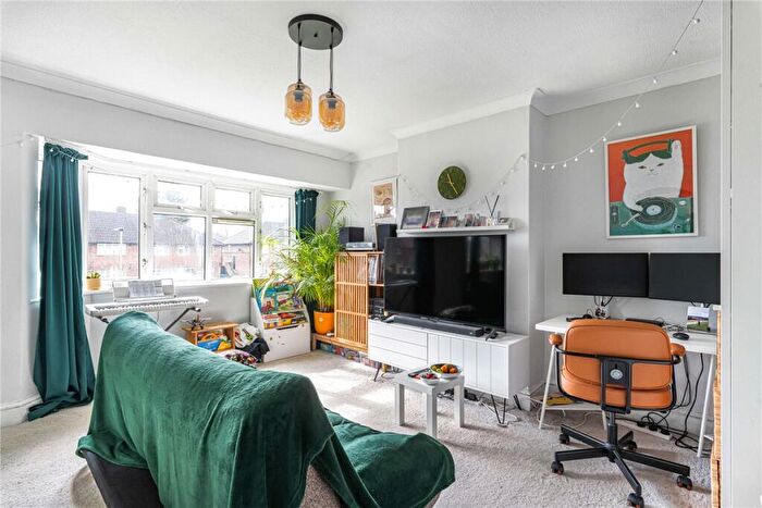 2 Bedroom Flat For Sale In Valley Road, Orpington, Kent, BR5