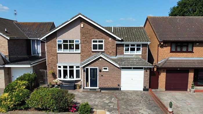 5 Bedroom Detached House For Sale In Southfield Close, Hadleigh, Essex, SS7