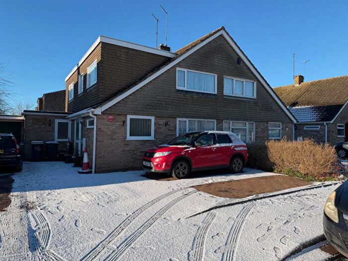 4 Bedroom Semi-Detached House For Sale In Reynard Way, Kingsthorpe, Northampton, NN2