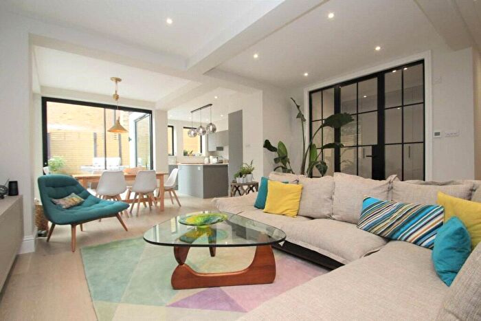 3 Bedroom Flat To Rent In Bloomfield Road, Highgate, N6