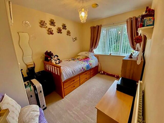3 Bedroom End Of Terrace House For Sale In Newey Close, Birmingham, B45