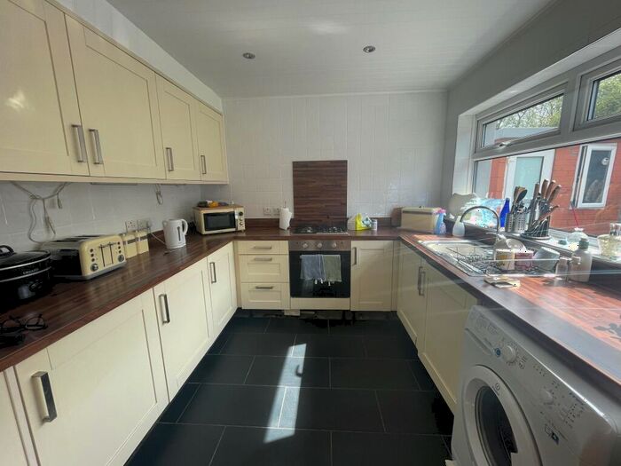 3 Bedroom Semi-Detached House To Rent In Walsingham Road, L16