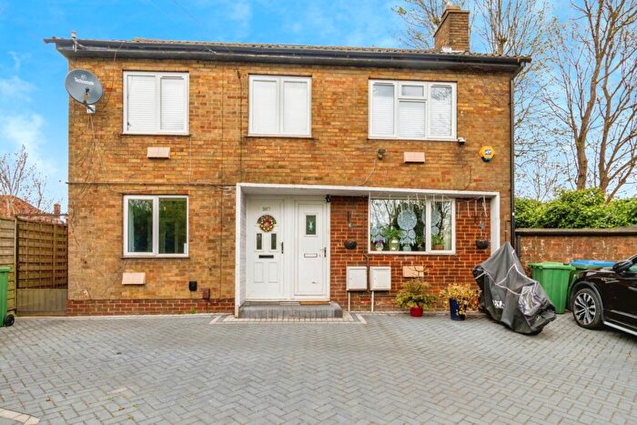 2 Bedroom Maisonette For Sale In Millbrook Road West, Southampton, Hampshire, SO15