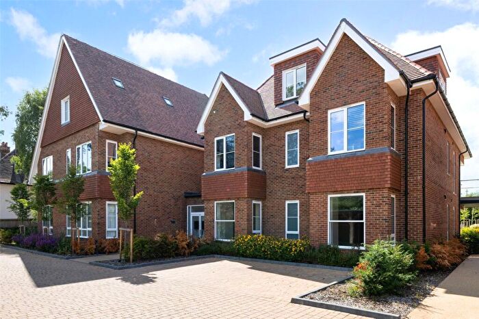 2 Bedroom Apartment For Sale In Winscombe Court, Kingswood, Tadworth, Surrey, KT20