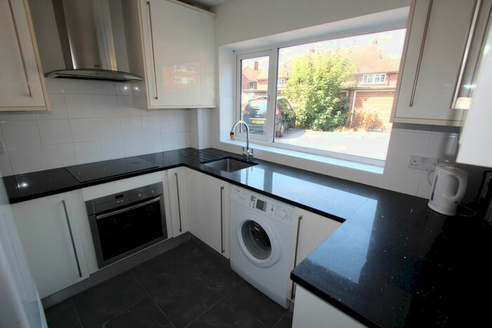 1 Bedroom Flat To Rent In Percy Avenue, Ashford, TW15
