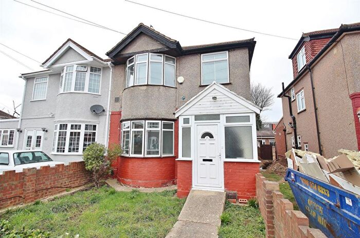 4 Bedroom Semi-Detached House To Rent In Cambridge Close, Hounslow, TW4