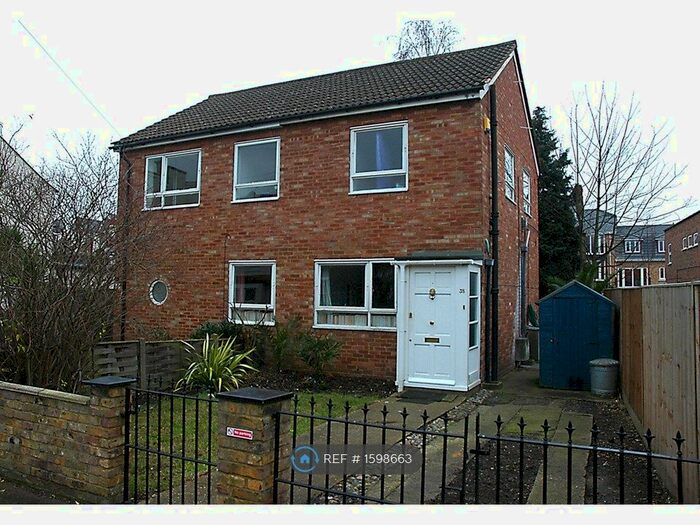 2 Bedroom Flat To Rent In Camac Road, Twickenham, TW2