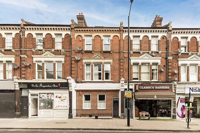 3 Bedroom Flat To Rent In Landor Road, London, SW9