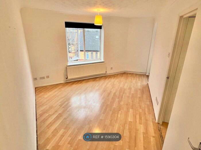 1 Bedroom Flat To Rent In Lime Close, London, E1W