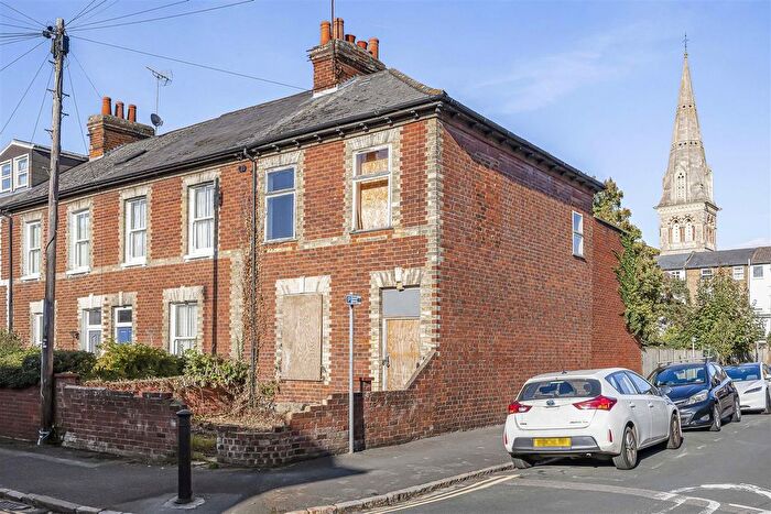 2 Bedroom End Of Terrace House For Sale In The Grove, Reading, RG1