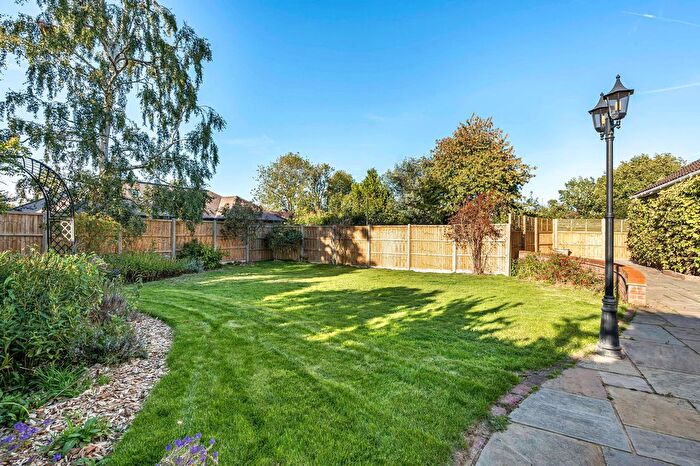 5 Bedroom Detached House For Sale In Kennel Close, Fetcham, KT22