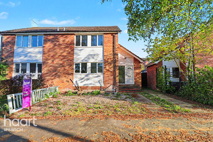 3 Bedroom Semi-Detached House For Sale In Castle Meadow, Ipswich, IP8