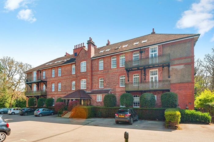 3 Bedroom Flat For Sale In Kingswood Park, Kingswood, Frodsham, WA6