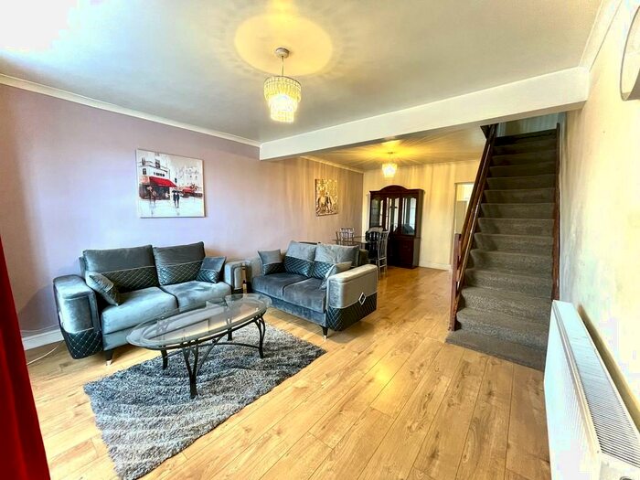 3 Bedroom Terraced House To Rent In Stoke Road, Slough., SL2