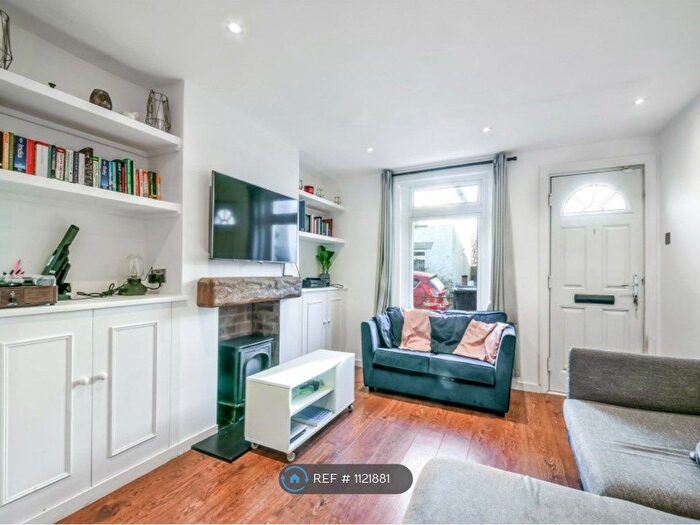 2 Bedroom Terraced House To Rent In Queen Street, Croydon, CR0