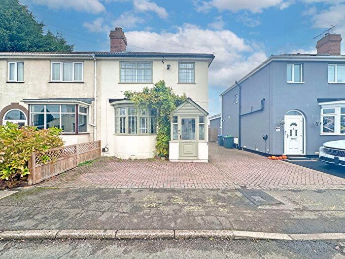 3 Bedroom Semi-Detached House For Sale In Clarkes Grove, Tipton, DY4