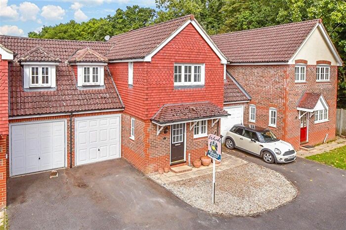 3 Bedroom Link Detached House For Sale In Greenhill, Staplehurst, Kent, TN12