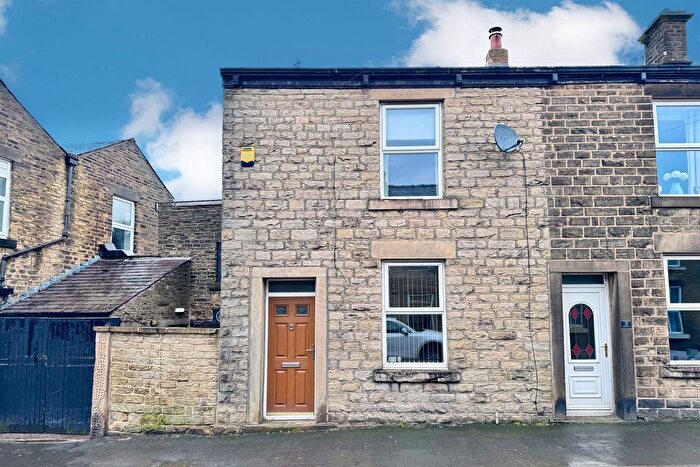 2 Bedroom End Of Terrace House For Sale In Sheffield Road, Glossop, SK13