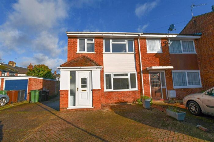 3 Bedroom End Of Terrace House To Rent In Hardwicke Place, London Colney, AL2