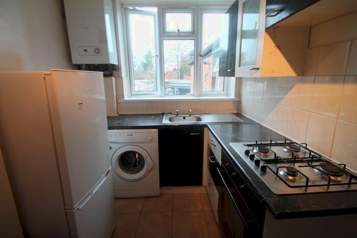 2 Bedroom Flat To Rent In New Broadway, Uxbridge UB10