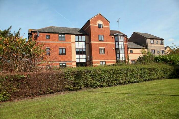2 Bedroom Flat To Rent In Waterside Gardens, Reading, Berkshire, RG1