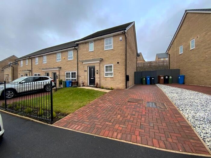 Houses for sale & to rent in SK14 3QT, Hattersley Industrial Estate