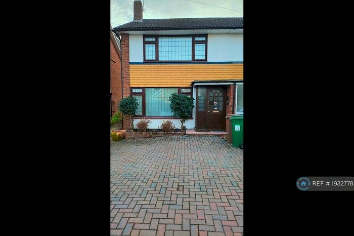 3 Bedroom Semi-Detached House To Rent In Chudleigh Gardens, Sutton, SM1