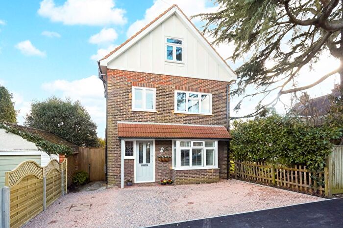 4 Bedroom Detached House To Rent In Evesham Road North, Reigate, RH2