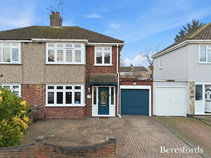 3 Bedroom Semi Detached House For Sale In Abbotts Close, Romford, RM7