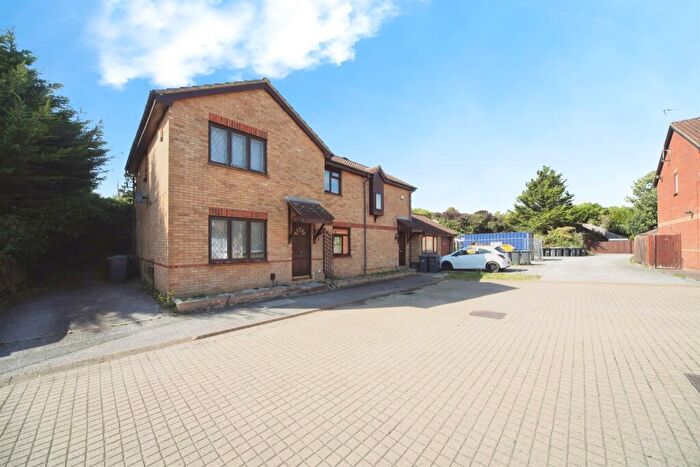 3 Bedroom Semi-Detached House For Sale In Gilderdale, Luton, LU4