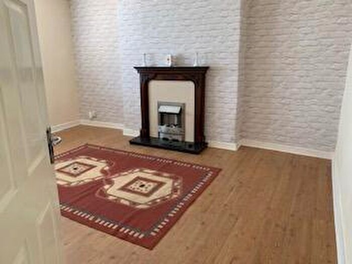 3 Bedroom Flat To Rent In Sandeman Street, Strathmartine, Dundee, DD3