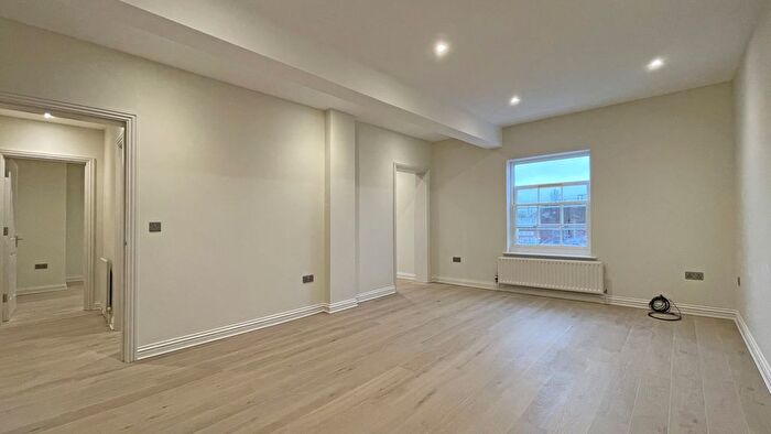 1 Bedroom Flat For Sale In Crummock Chase, Surbiton, Surrey, KT6
