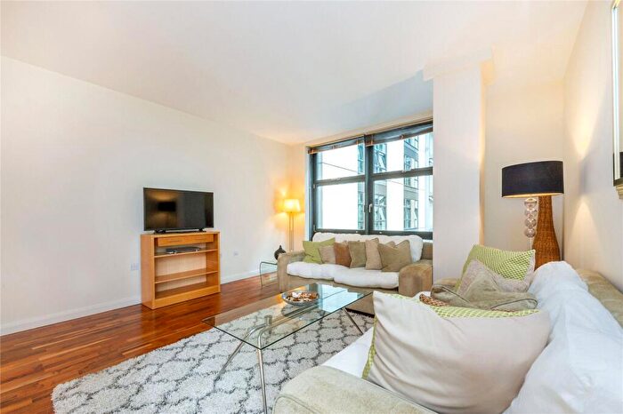 1 Bedroom Flat To Rent In Discovery Dock Apartments West, South Quay Square, E14