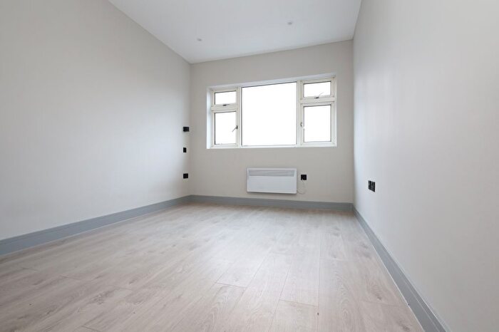 Studio To Rent In Penistone Road, London, SW16